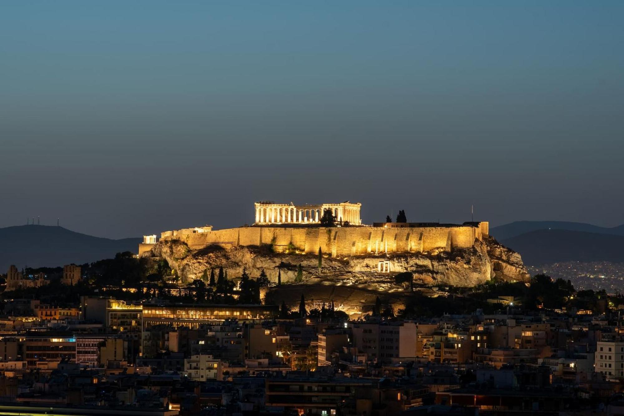 Urban Apt With Stunning Acropolis View & Roofdeck Atenas Exterior foto