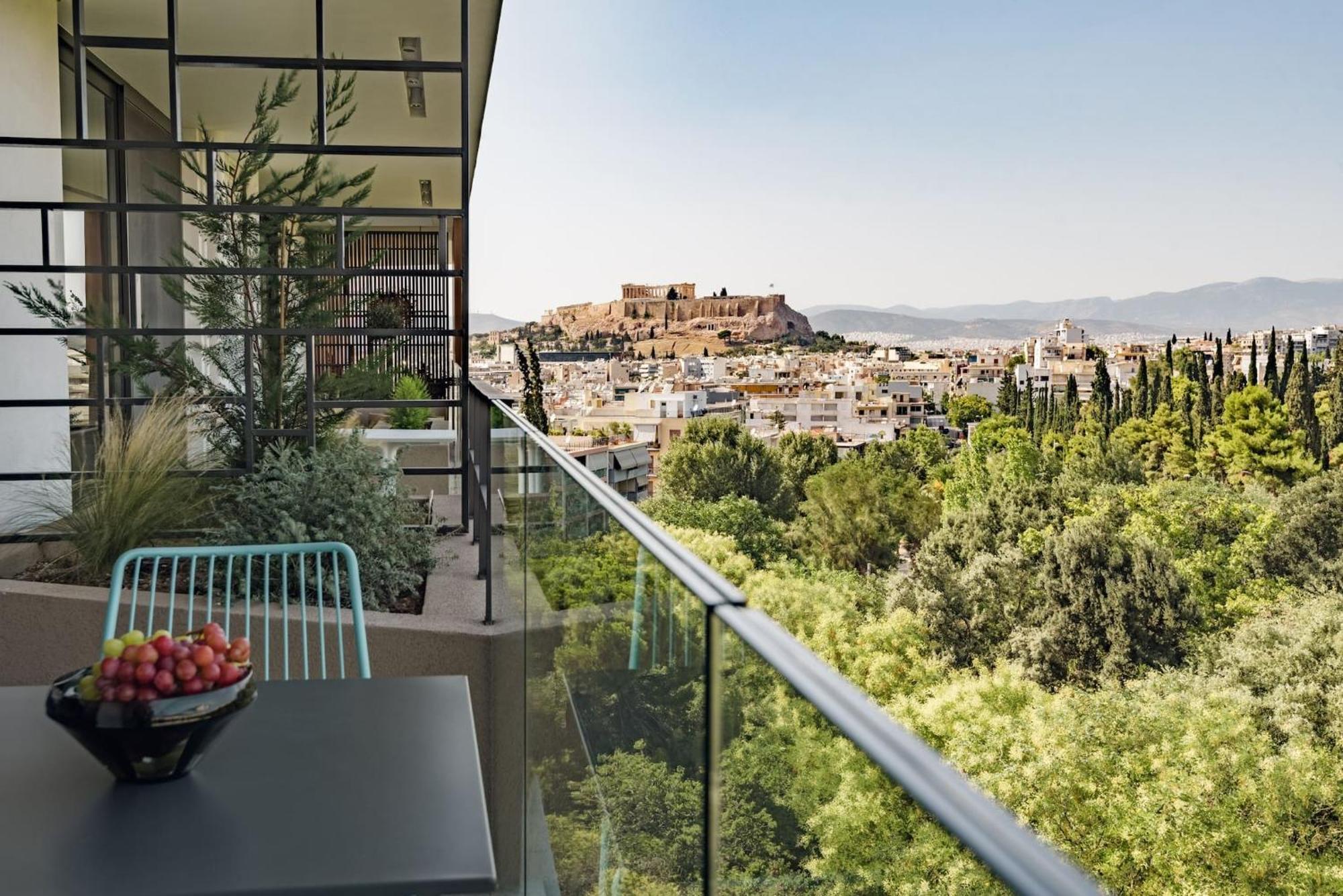Urban Apt With Stunning Acropolis View & Roofdeck Atenas Exterior foto