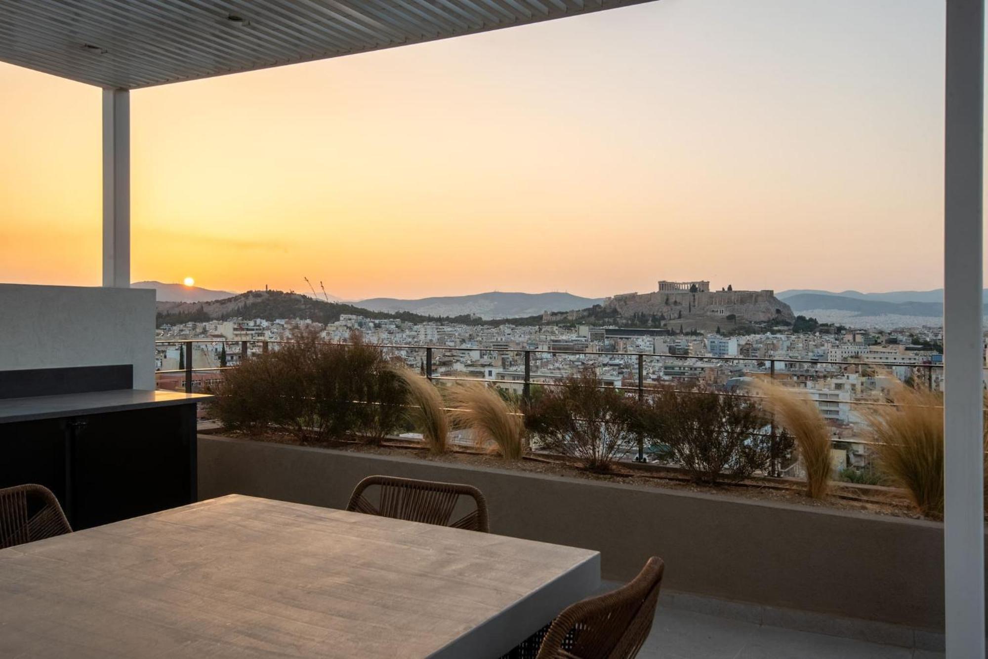 Urban Apt With Stunning Acropolis View & Roofdeck Atenas Exterior foto