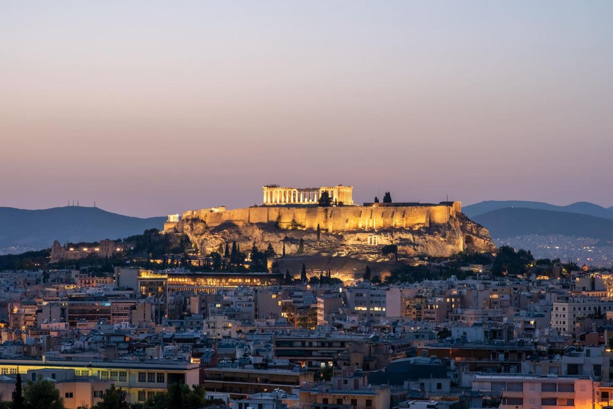 Urban Apt With Stunning Acropolis View & Roofdeck Atenas Exterior foto